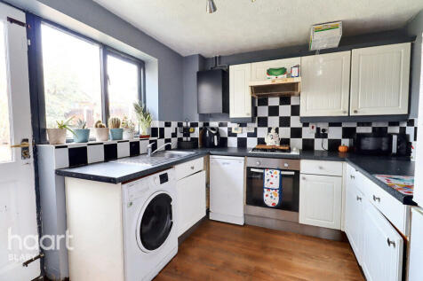Biggs Close, Leicester 3 bed detached house for sale