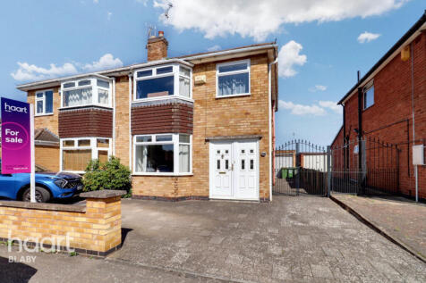 3 bedroom semi-detached house for sale