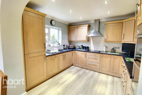 Newark Road, Bassingham, Lincoln 3 bed detached bungalow for sale
