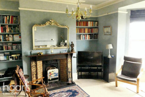 5 bedroom semi-detached house for sale