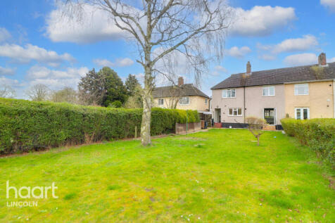 2 bedroom semi-detached house for sale