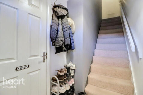 Greenfinch Crescent, Witham St Hugh 2 bed flat for sale