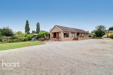 High Street, North Scarle 3 bed detached bungalow for sale
