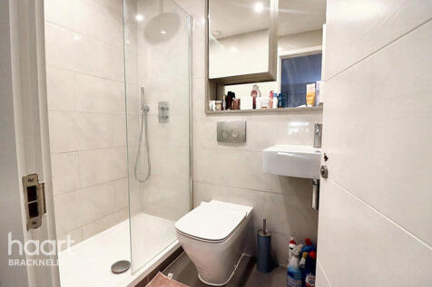 Wokingham Road, Bracknell 2 bed apartment for sale