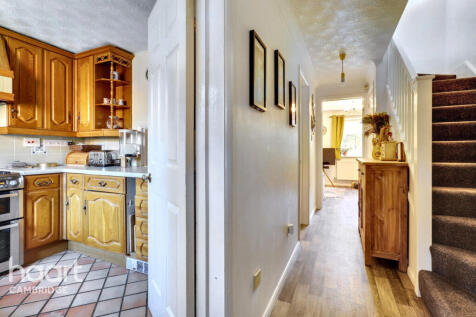 Tamarin Gardens, Cambridge 3 bed detached house for sale