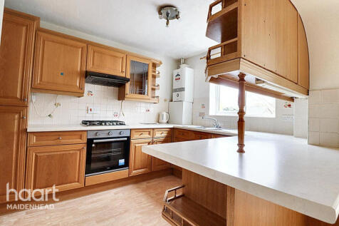 Bissley Drive, Maidenhead 3 bed link detached house for sale