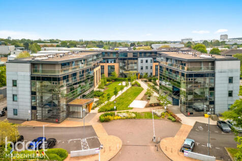 Wokingham Road, Bracknell 2 bed apartment for sale