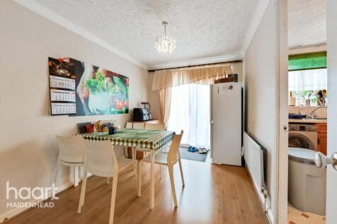 Trumper Way, SLOUGH 4 bed detached house for sale