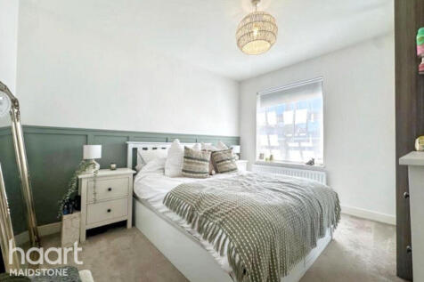 Broadclough Way, Maidstone 2 bed apartment for sale