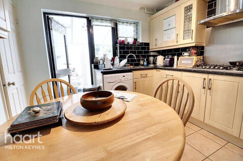 Bernay Gardens, Milton Keynes 3 bed detached house for sale