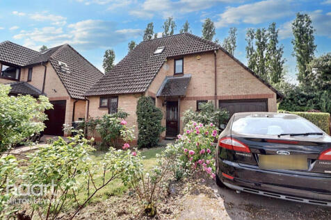 Bernay Gardens, Milton Keynes 3 bed detached house for sale