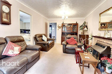 Bernay Gardens, Milton Keynes 3 bed detached house for sale