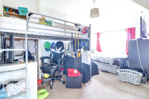 Buckingham Road, Steeple Claydon 2 bed semi