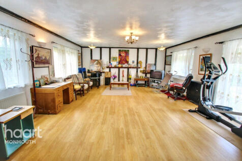 Raglan, Usk 4 bed detached house for sale