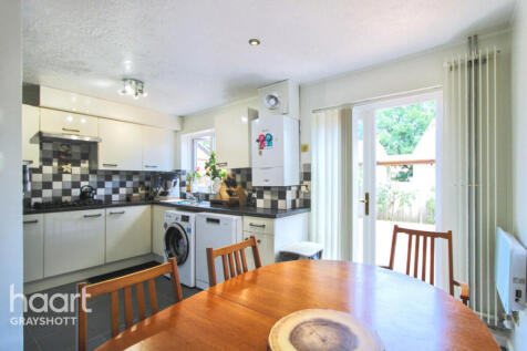 2 bedroom semi-detached house for sale
