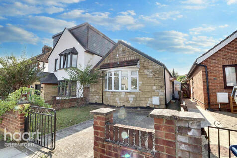 2 bedroom detached bungalow for sale