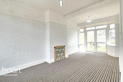 Ascot Gardens, Southall 3 bed terraced house for sale