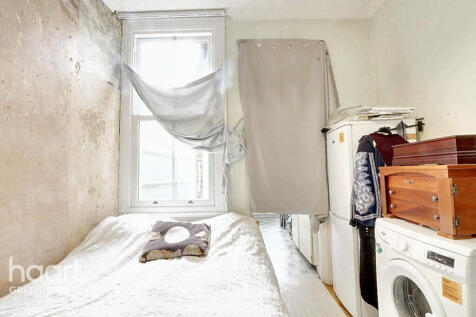 2 bedroom maisonette for sale