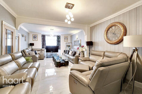 5 bedroom semi-detached house for sale