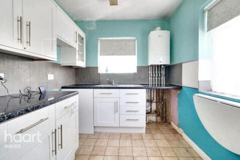 Lansbury Drive, Hayes 2 bed maisonette for sale