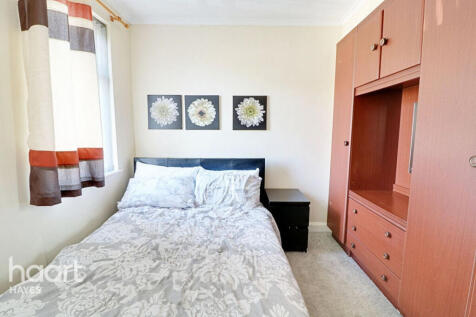 Botwell Crescent, Hayes 2 bed maisonette for sale