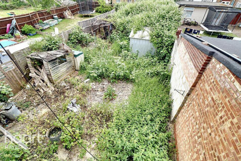 North Avenue, Hayes 3 bed terraced house for sale