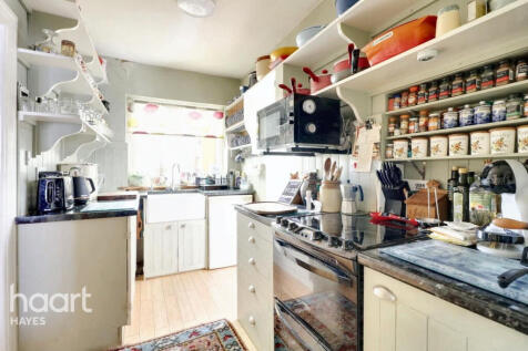 Woodrow Avenue, Hayes 2 bed end of terrace house for sale