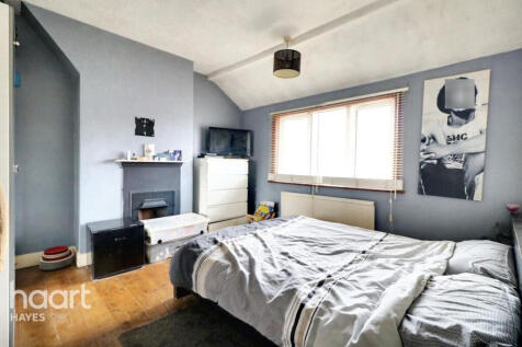 Willow Tree Lane, Hayes 3 bed terraced house for sale