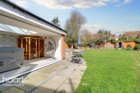 Parkstone Avenue, Hornchurch 8 bed detached house for sale