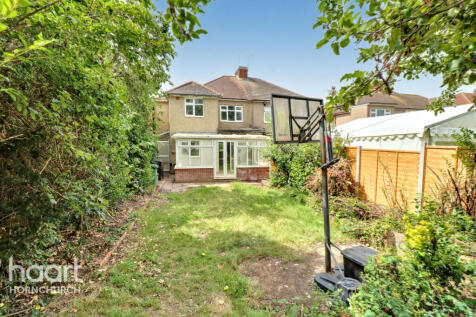 4 bedroom semi-detached house for sale