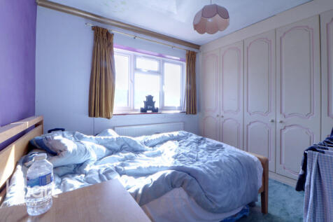Robin Grove, Harrow 3 bed terraced house for sale