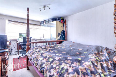 Aran Drive, Stanmore 2 bed flat for sale