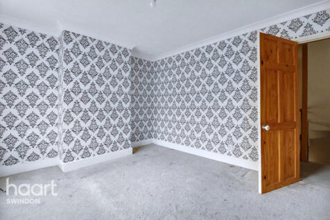 Cricklade Road, Swindon 2 bed terraced house for sale