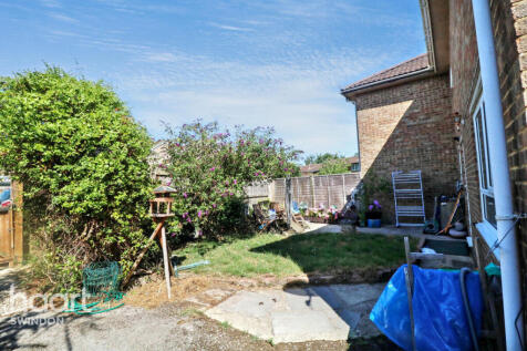 Bailiffs Piece, SWINDON 3 bed end of terrace house for sale