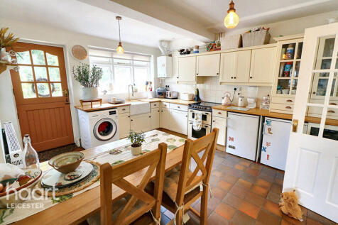 3 bedroom cottage for sale