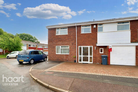 5 bedroom semi-detached house for sale