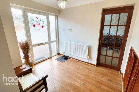5 bedroom semi-detached house for sale