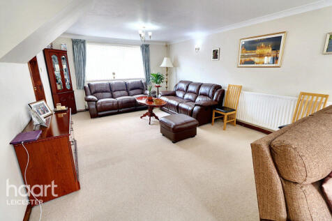 5 bedroom semi-detached house for sale