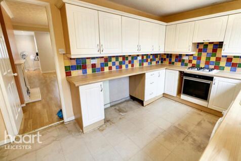 Lincoln Drive, Leicester 2 bed terraced house for sale