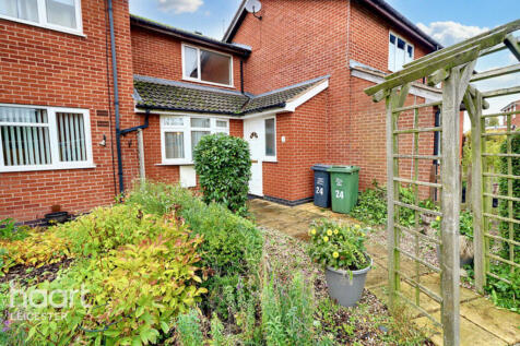 Lincoln Drive, Leicester 2 bed terraced house for sale