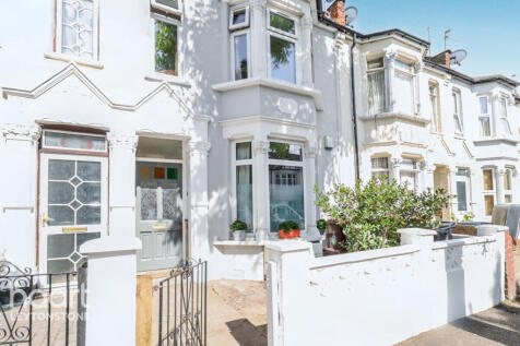 Whitney Road, Leyton 1 bed flat for sale