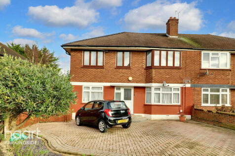 Caernarvon Drive, Clayhall 2 bed maisonette for sale