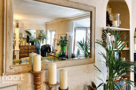 Caernarvon Drive, Clayhall 2 bed maisonette for sale