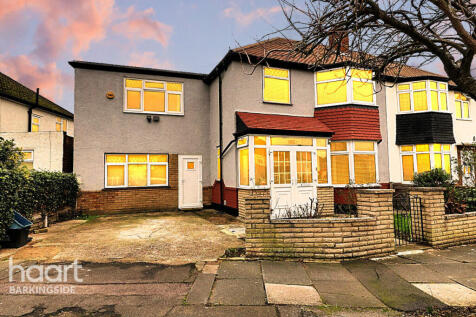 Wensleydale Avenue, Clayhall 4 bed semi