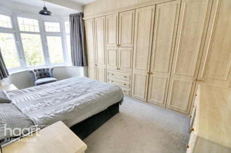 Hatley Avenue, Barkingside 3 bed end of terrace house for sale