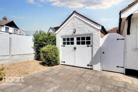 3 bedroom semi-detached bungalow for sale