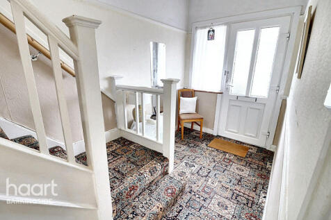 Chestnut Grove, Hainault 3 bed terraced house for sale