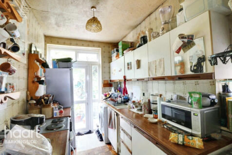 Horns Road, Barkingside 3 bed end of terrace house for sale