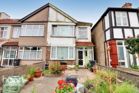 Horns Road, Barkingside 3 bed end of terrace house for sale