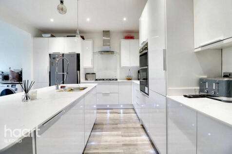 Beehive Lane, Ilford 4 bed terraced house for sale